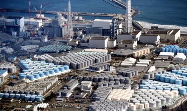 도쿄 전력 후쿠시마 제1 원자력 발전소 부지에 놓인 오염수 탱크 (사진출처=아사히신문)