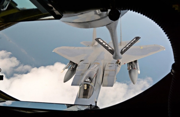 미 공군의 F-15가 공중급유를 받고 있다. (사진출처=픽사베이)