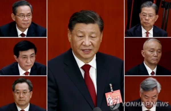 중국 공산당 제20기 중앙위원회 1차 전체회의(1중전회)에서 선출된 정치국 상무위원들. 맨 위 왼쪽부터 리창, 자오러지, 두번째줄 왼쪽부터 왕후닝, 차이치, 세번째줄 왼쪽부터 딩쉐샹, 리시. 시진핑 주석은 자신의 측근들인 리창·차이치·딩쉐샹·리시 등 4명을 최고 지도부에 새롭게 진출시키며 집권 3기를 공식 출범시켰다. (사진출처=연합뉴스/로이터)