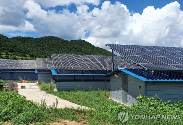 정부가 태양광 발전 활성화 등 전기산업 발전·기반조성을 위해 진행한 '전력산업기반기금사업'의 전반적인 부실을 확인했다고 밝혔다. (사진=국무조정실 / 연합뉴스)
