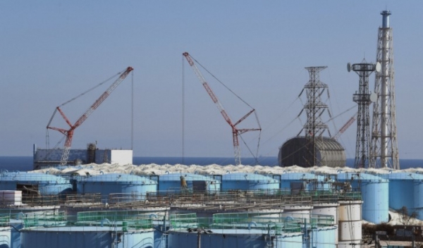 도쿄 전력 후쿠시마 제 1 원전 부지 내에 늘어선 오염 처리 물 탱크 (사진출처=마이니치신문)