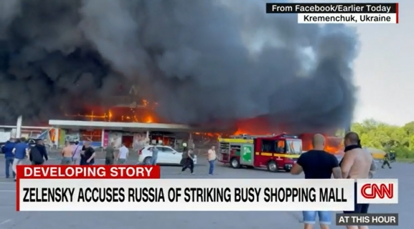 러시아의 미사일 공습으로 우크라이나 크라이나 중부 폴타바 주(州) 크레멘추크 시의 쇼핑몰에 있던 고객 16명이 숨지고 59명이 부상하는 참사가 발생했다. (사진출처=CNN)