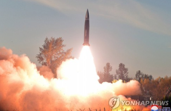 북한 탄도미사일 발사 장면 (사진출처=연합뉴스)